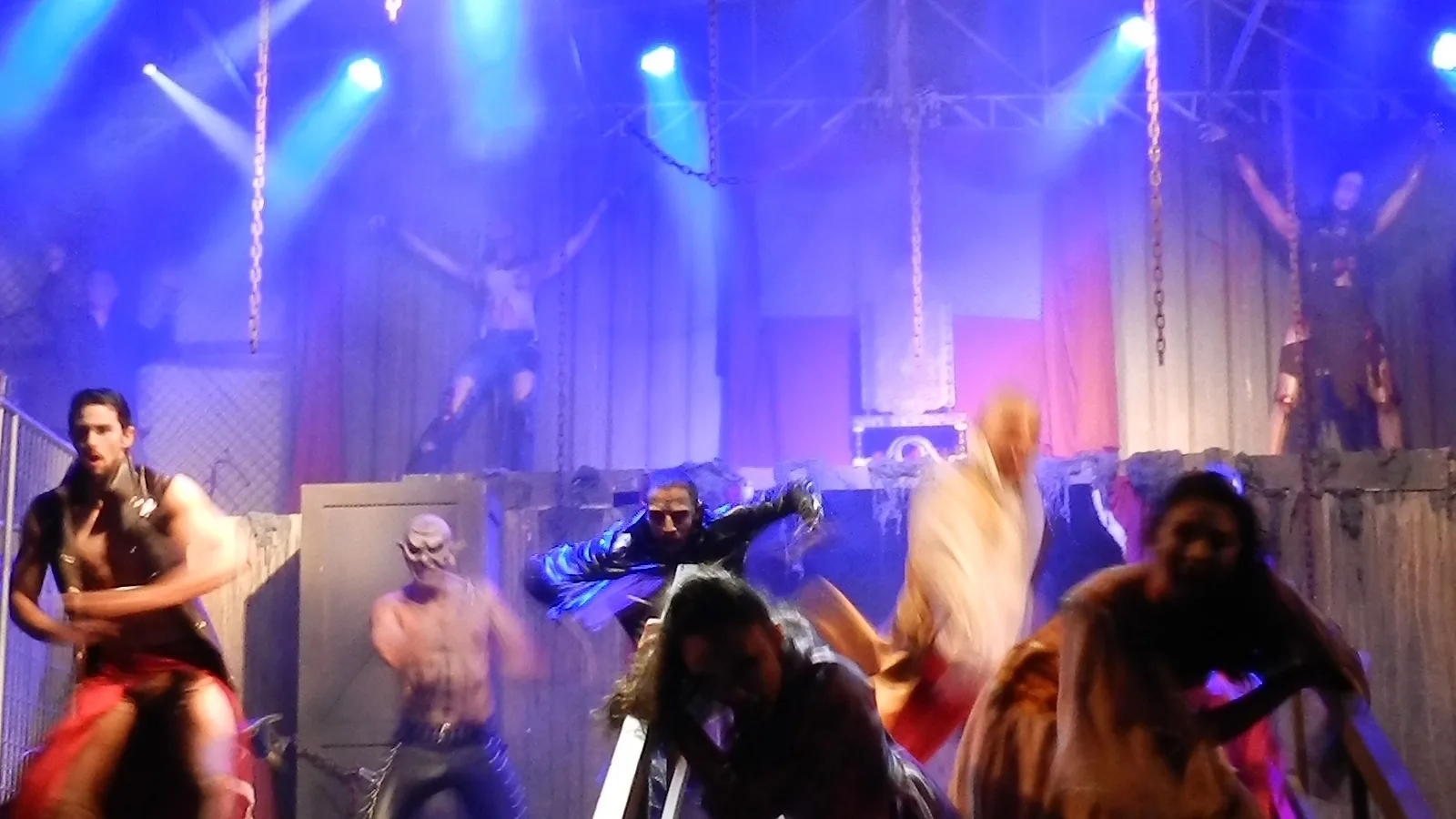 Atores caracterizados em uma cena da Hora do Horror 2012 no Hopi Hari